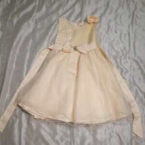 Angel Tree girl's formal cream dress sleeveless size 8 tie back